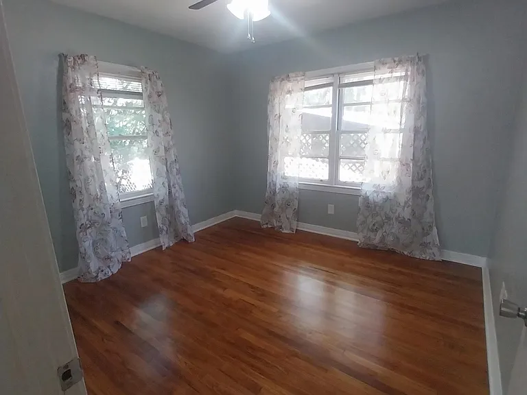 1428 Charlotte St — Photo 10