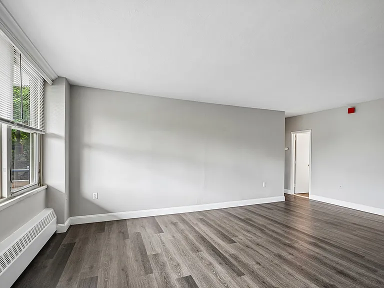 Bryn Mawr Apartments — Photo 15