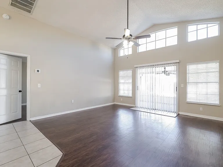 931 Rivecon Ave — Photo 5