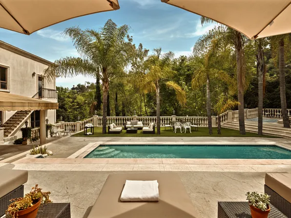 3780 Multiview Dr, Los Angeles, CA 90068