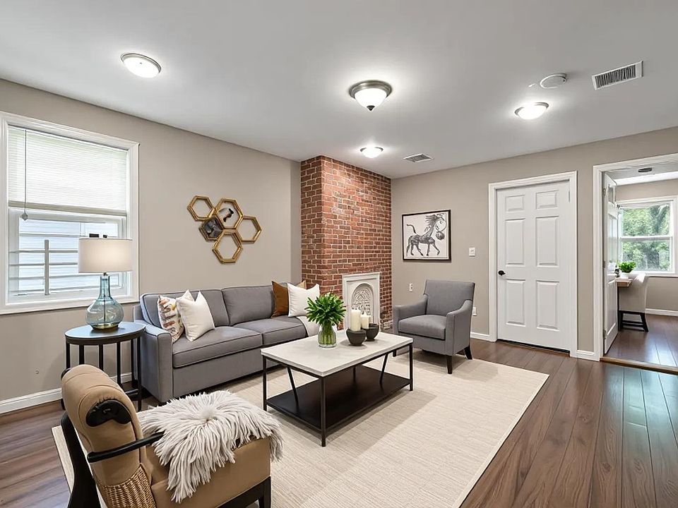 1st image of 20 Gardner Ave #2
