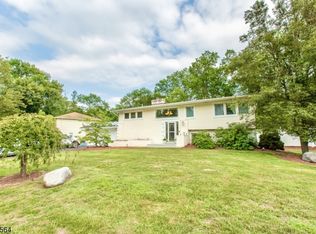 20 Matt Dr, Fairfield, NJ 07004