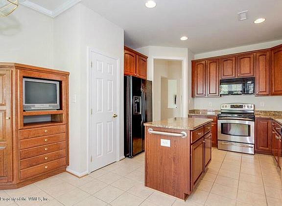 3rd image of 6651 Rexford Ln