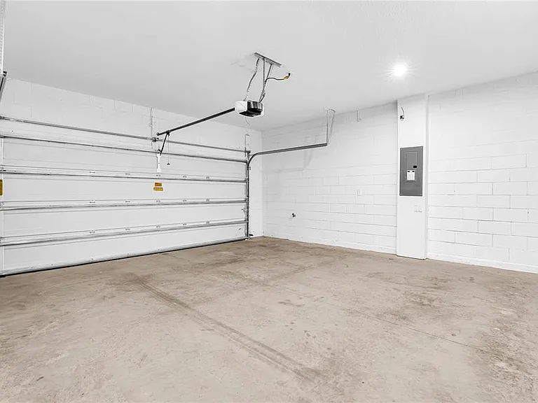1100 Lakeshore Breeze Pl — Photo 8