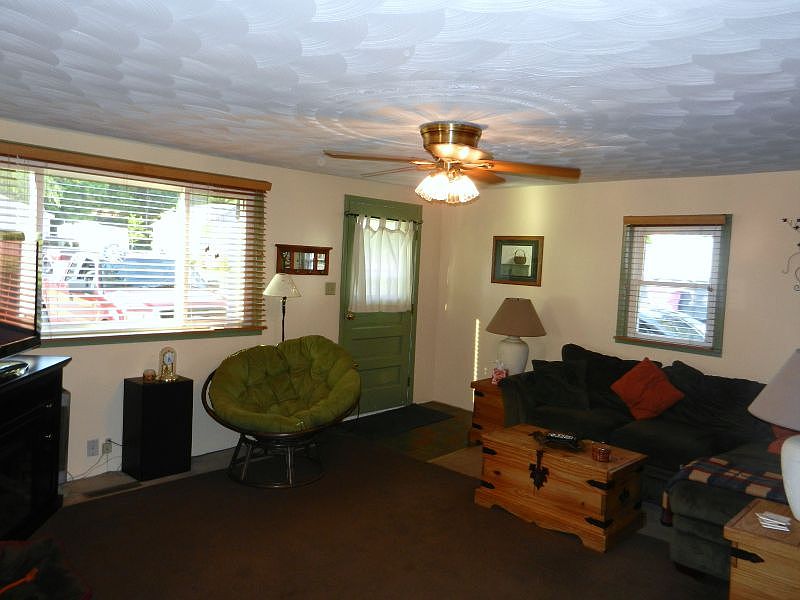 1st image of 18 Parkway Dr