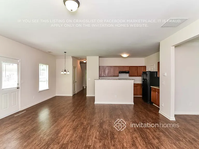 439 Village Broad St — Photo 3