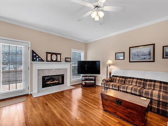 4th image of 116 N Village Dr