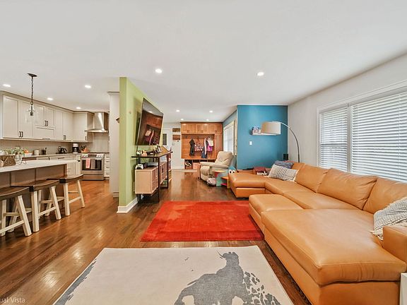 5th image of 12122 S 70th Ct