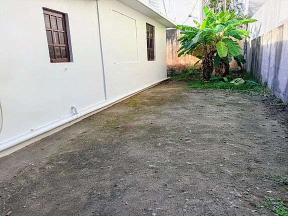 2nd image of 844 Calle Guama Urb Hyde Park