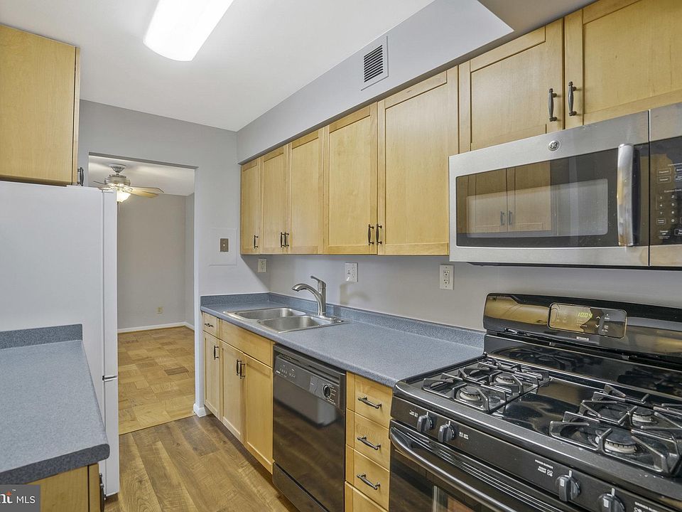 1st image of 600 Roosevelt Blvd APT 615