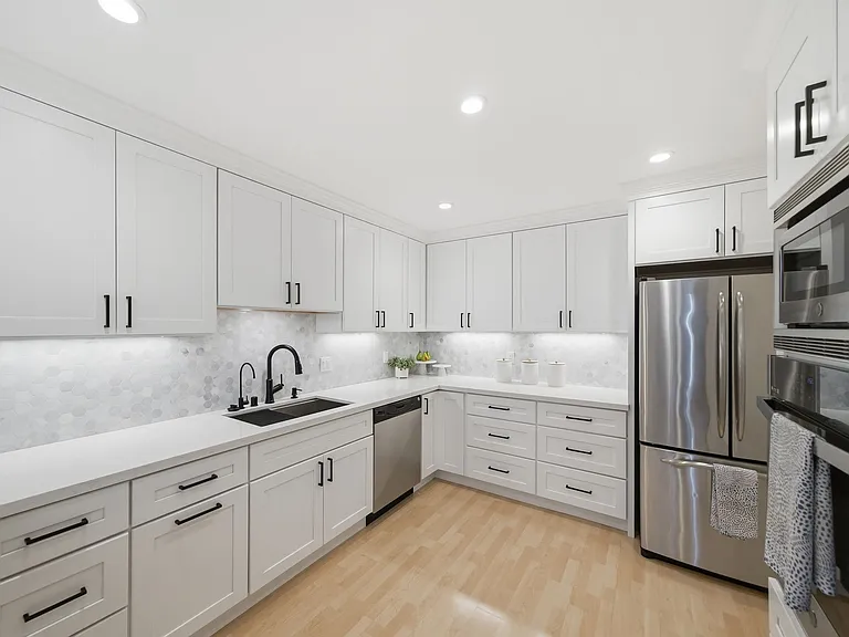 2411 Carlmont Dr #107 — Photo 23