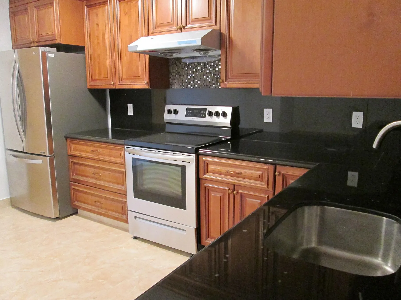 2 bed, 825 sqft, $2,200 — Photo 1