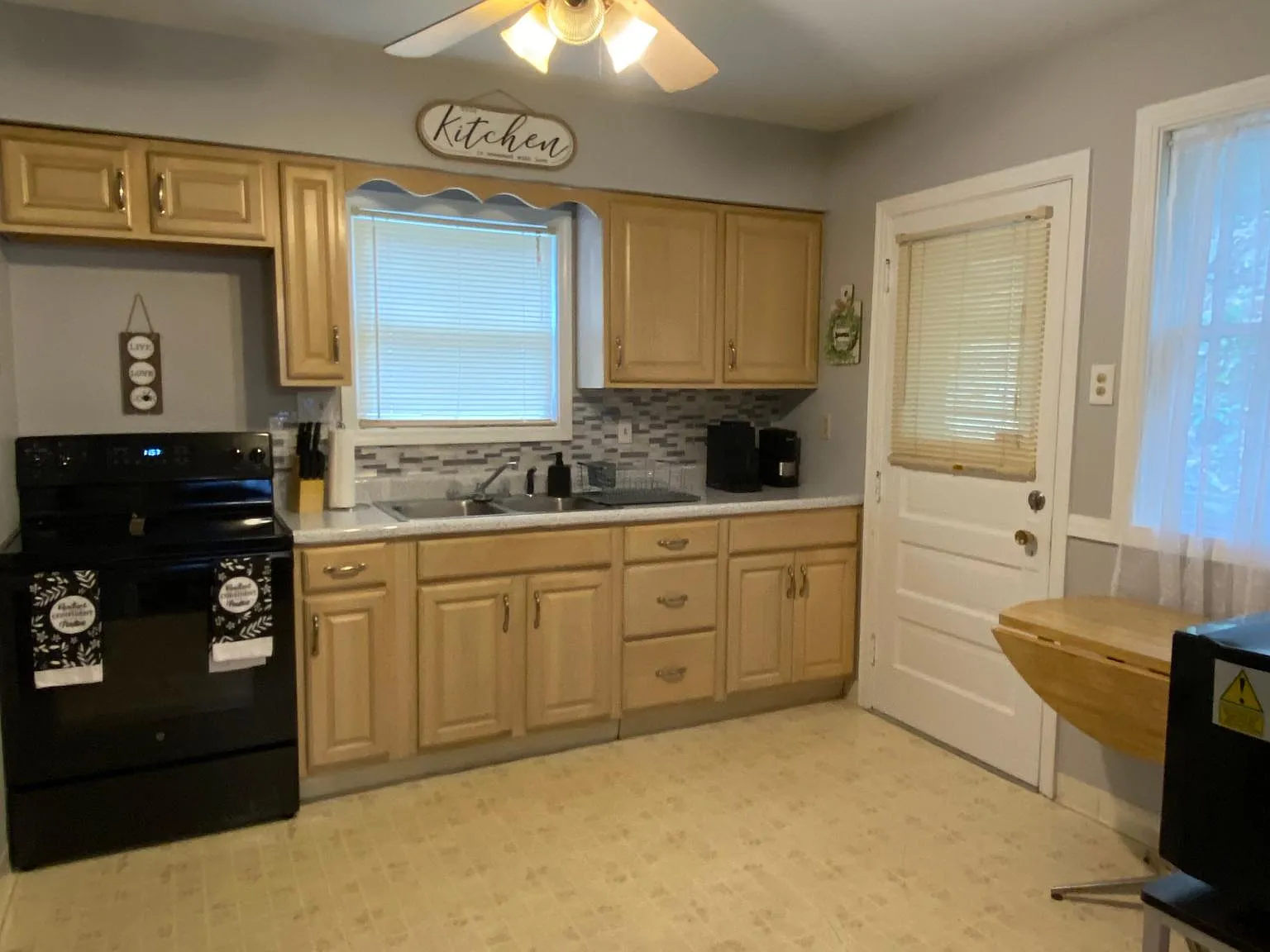 2 bed, 1000 sqft, $1,300 — Photo 2