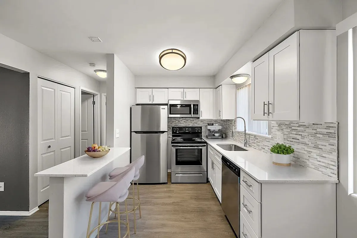 Golfview Apartments — Photo 2