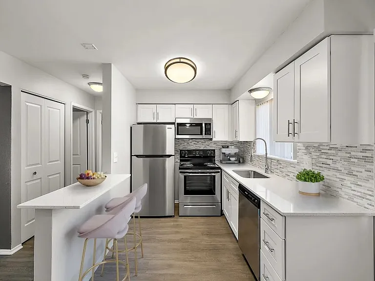 Golfview Apartments — Photo 2