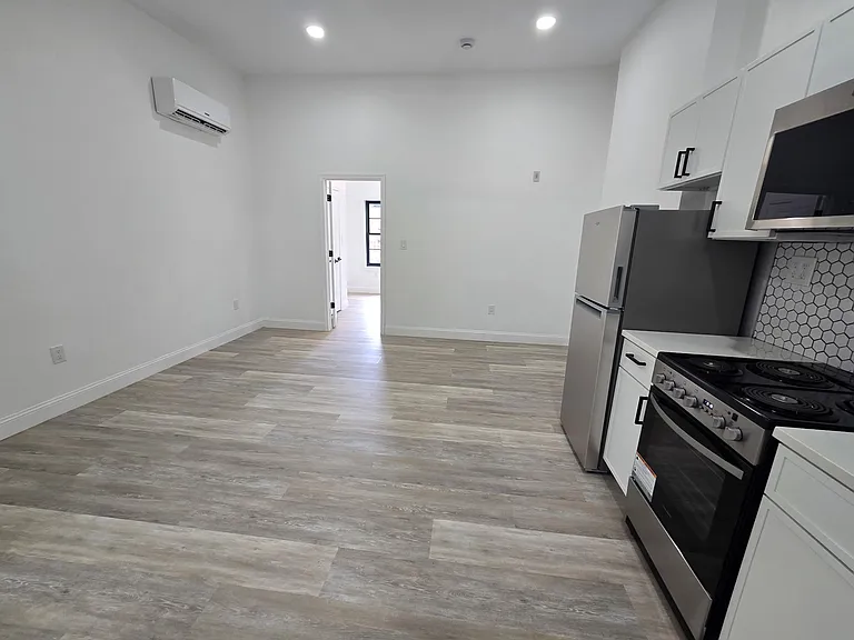 1521 Pine St #4F — Photo 3