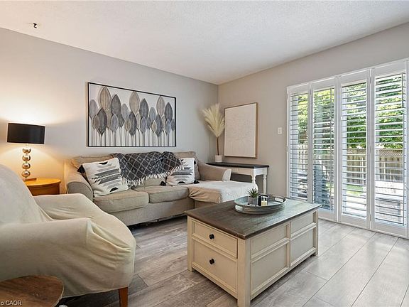 4th image of 149 Brantwood Park Rd #D