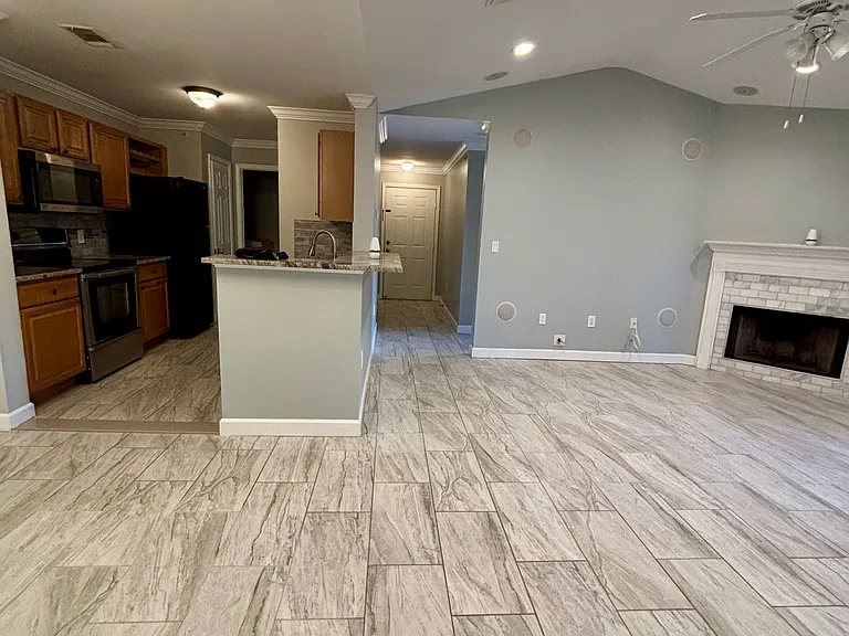 18169 Sterling Gate Cir — Photo 6