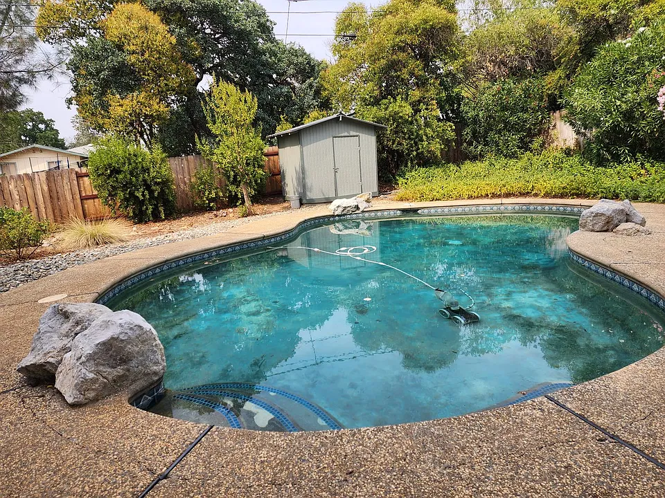 1412 Mistletoe Ln