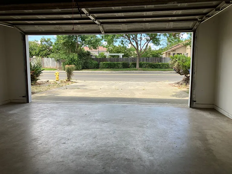 2704 Snyder Ave — Photo 22