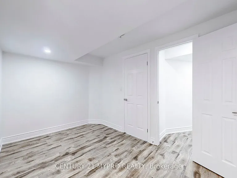 13 Manor Glen Cres #BASEMENT — Photo 9