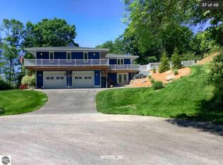 10696 Wood View Ter, Traverse City, MI 49686