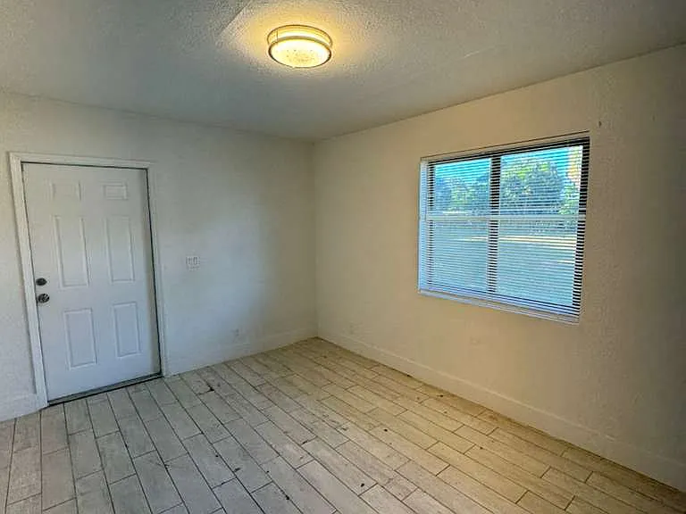 3115 Avenue J #1 — Photo 10