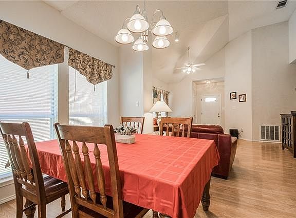 5th image of 1364 Mimosa Ln