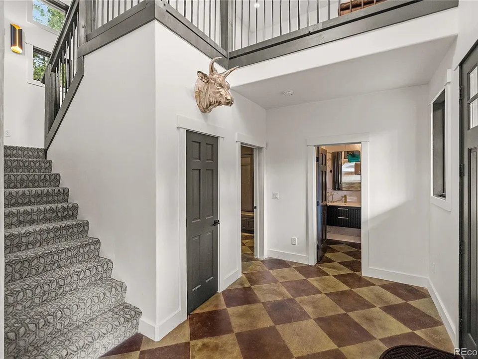 53 Rena Rd