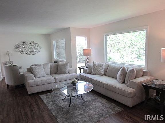 4th image of 1927 New London Ct APT D