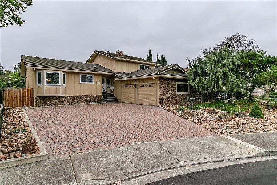 2nd image of 1045 Sherry Way