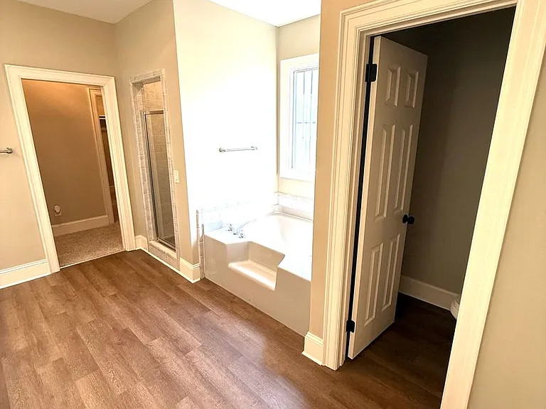 2631 Girard St — Photo 7
