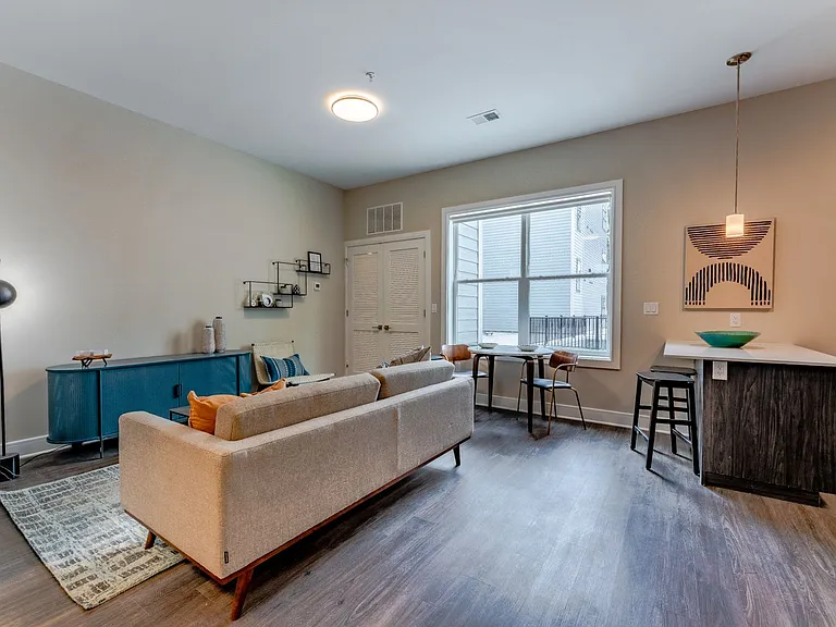 310 Madison Ave #201 — Photo 3