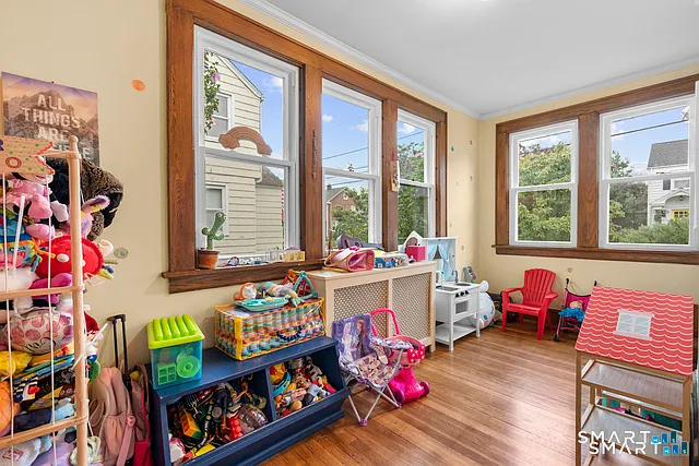 4 bed, 1.5 bath, 1977 sqft, $3,700 — Photo 4
