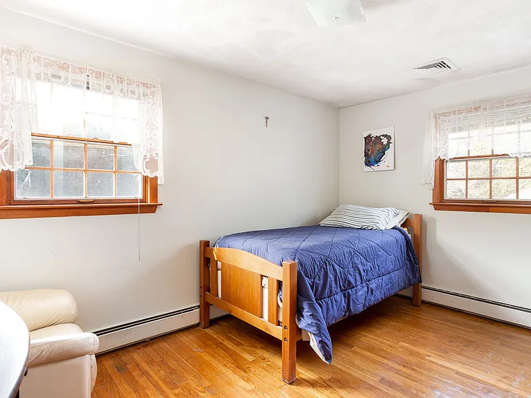 19 Cornell Rd — Photo 7