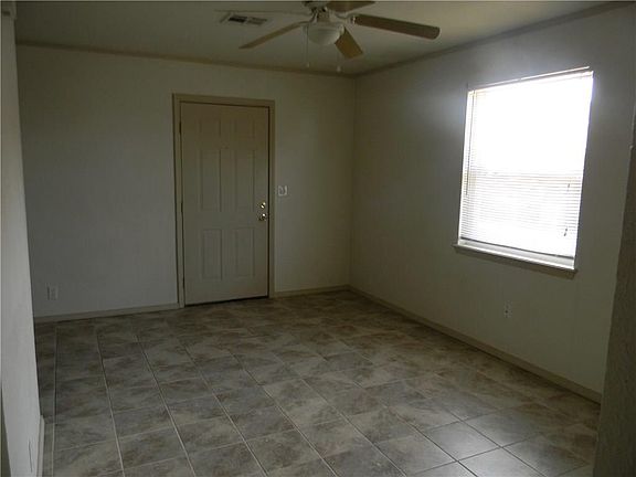 4th image of 608 E Elizabeth St