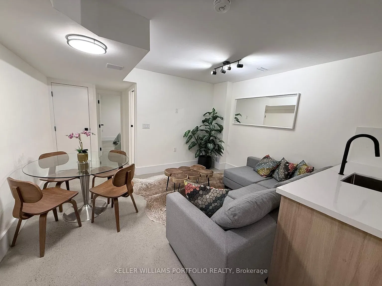 1 bed, $2,490 — Photo 4