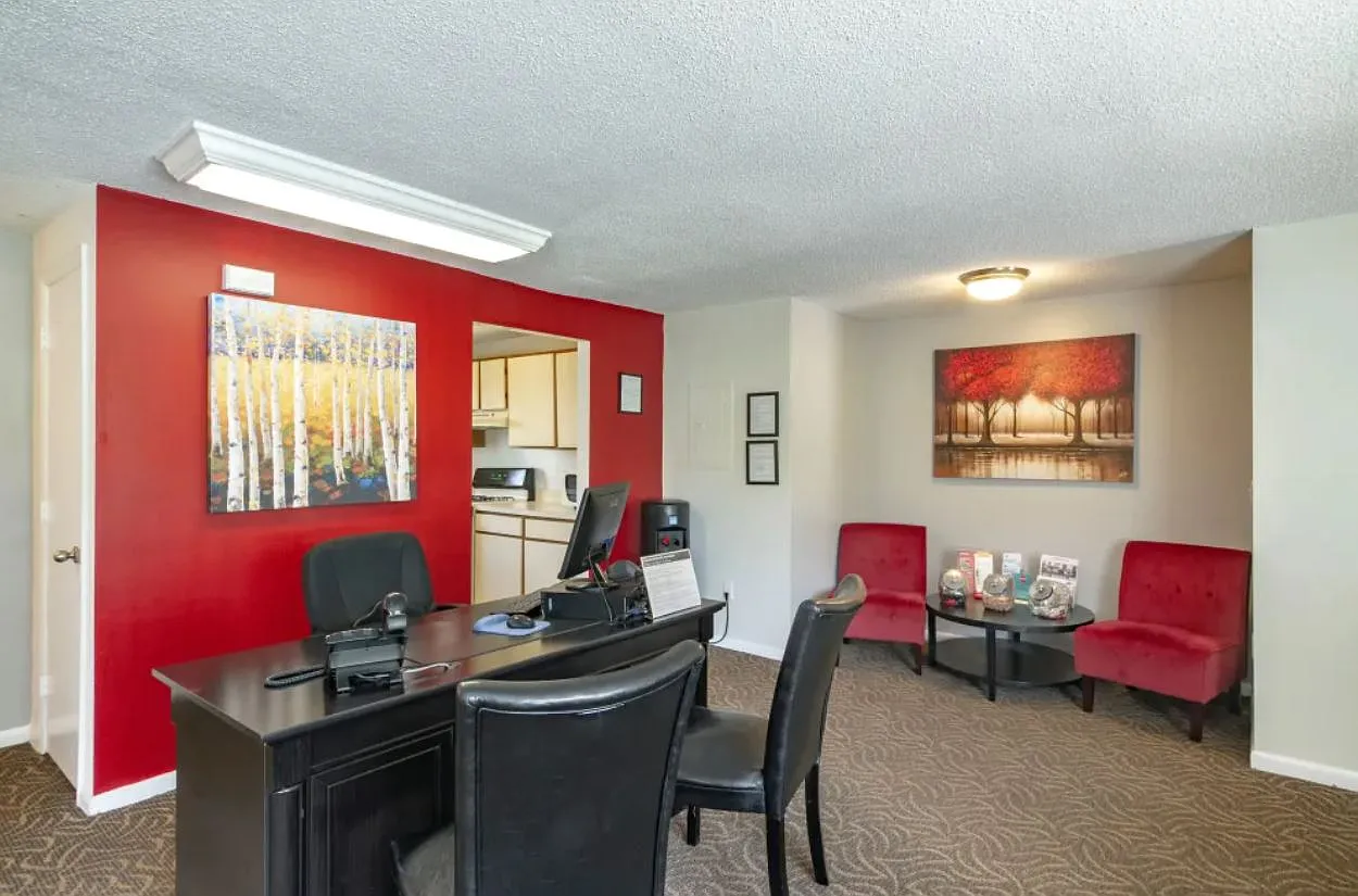 Briar Knoll Apartments — Photo 3