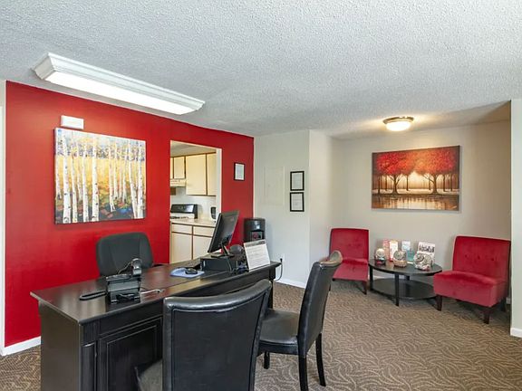 Briar Knoll Leasing Office