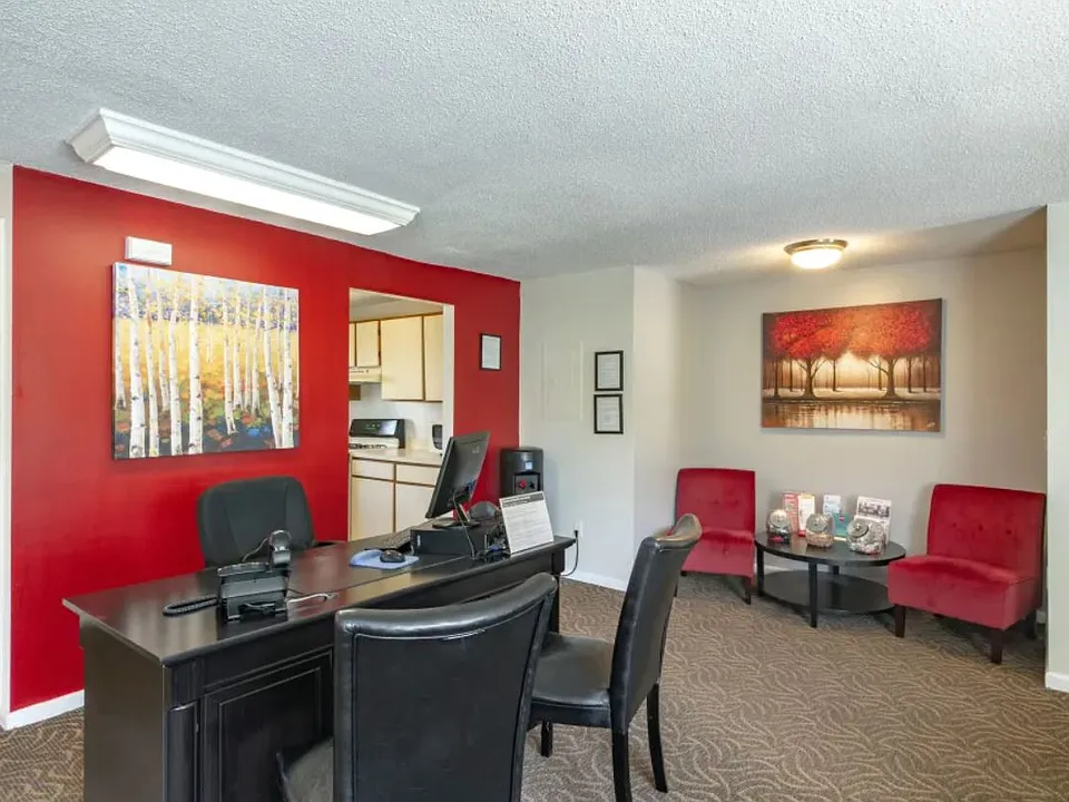 Briar Knoll Leasing Office