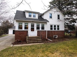 37114 Valley Rd, Oconomowoc, WI 53066