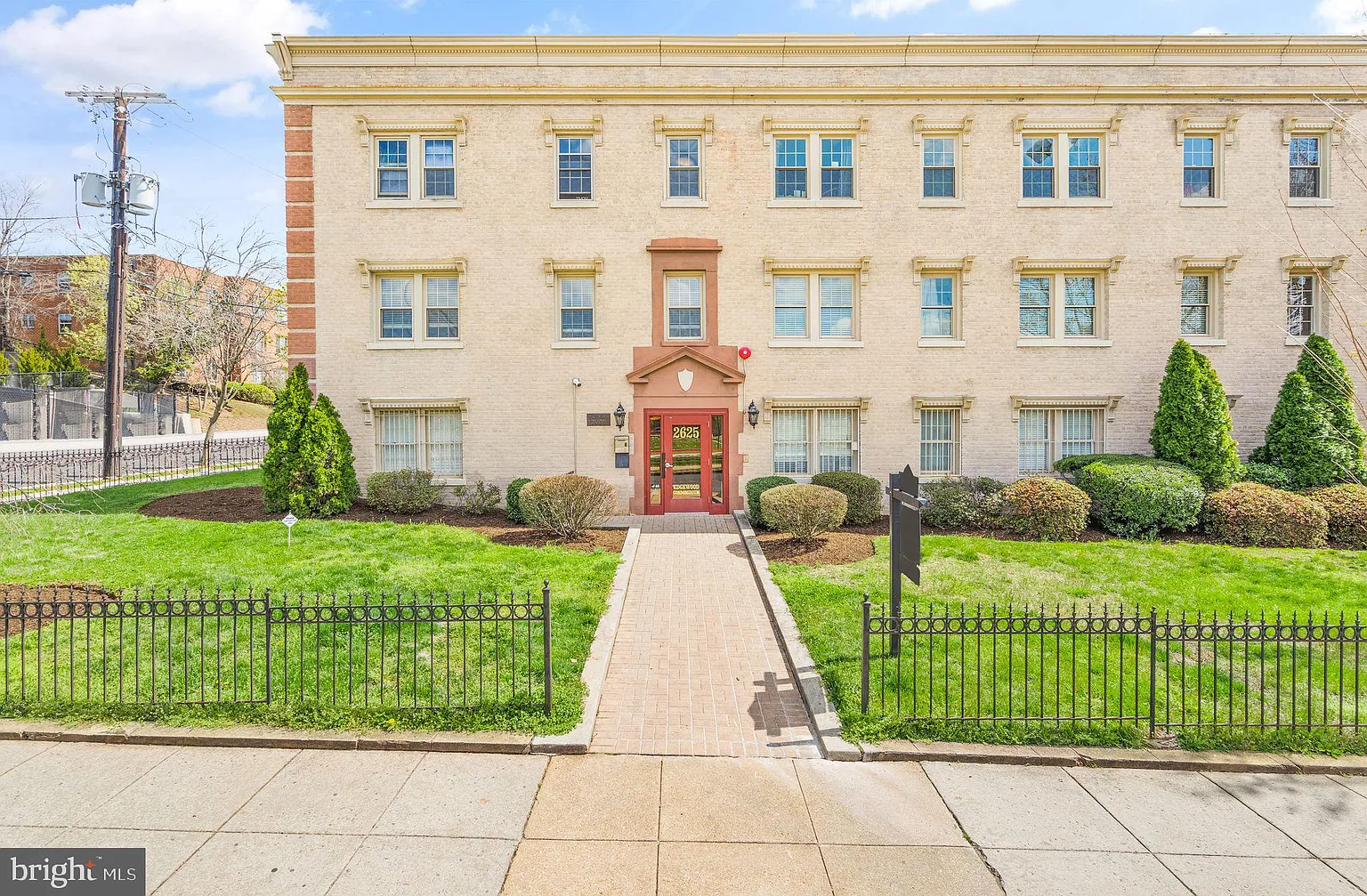 2625 3rd St NE #104 photo 1