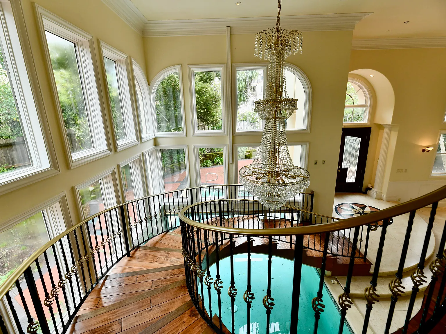 4 bed, 4700 sqft, $15,400 — Photo 3