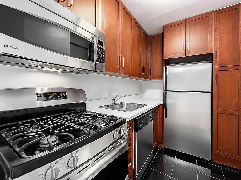 225 E 70th St #4G — Photo 6