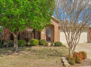 730 Victoria Dr, Midlothian, TX 76065