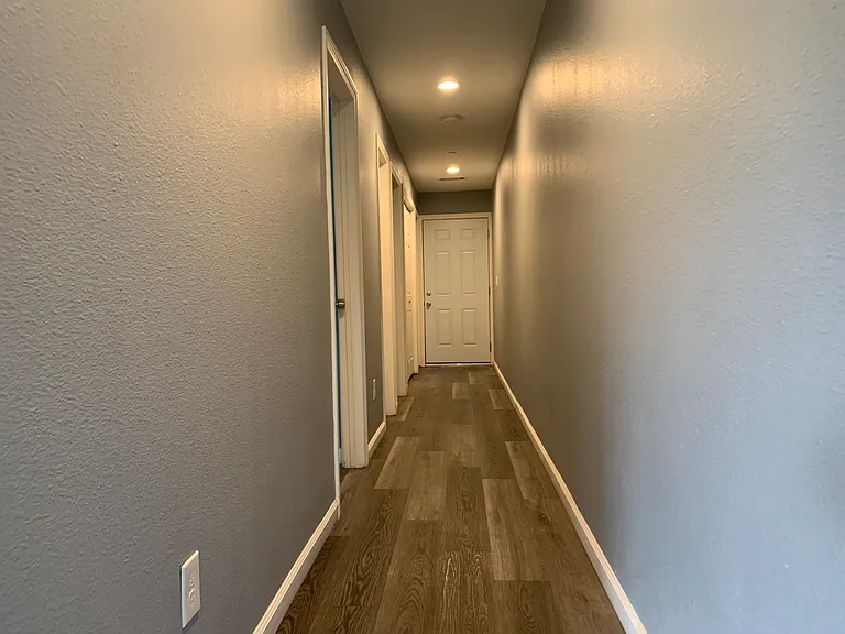 235 W South St — Photo 7