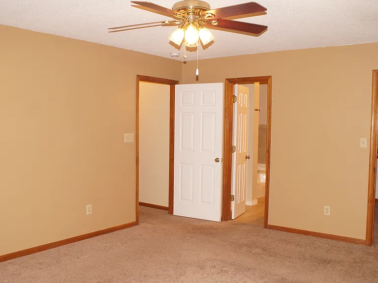 1221 Clearwater Ln — Photo 29