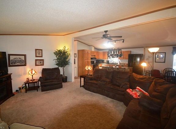 5th image of 22 Periwinkle Dr