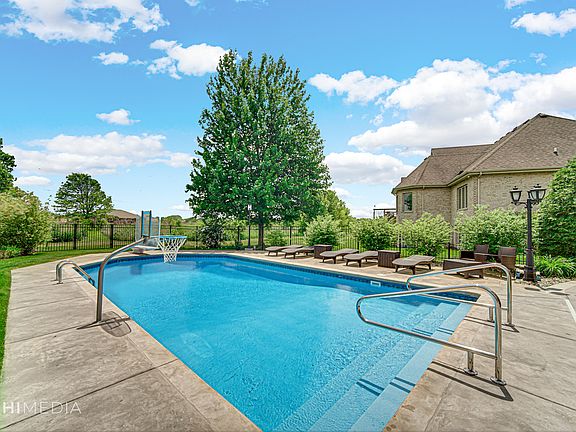 5th image of 8931 Port Washington Dr