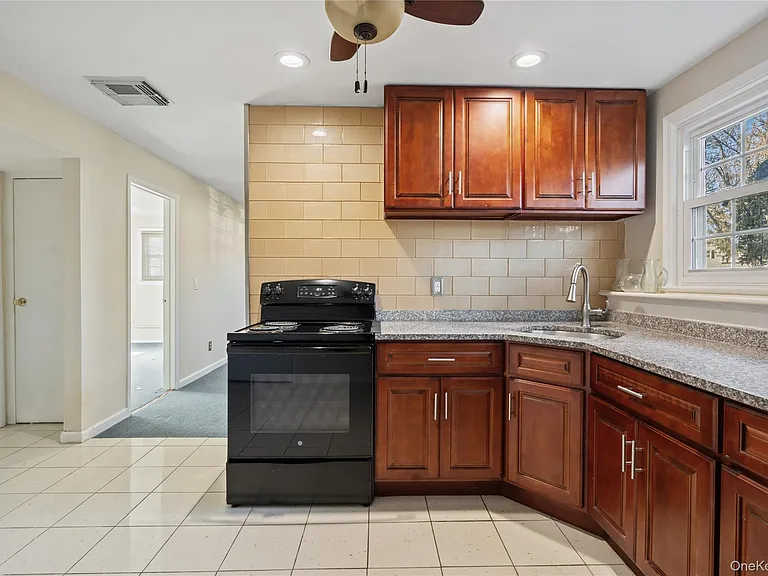 445 S Wellwood Ave — Photo 11